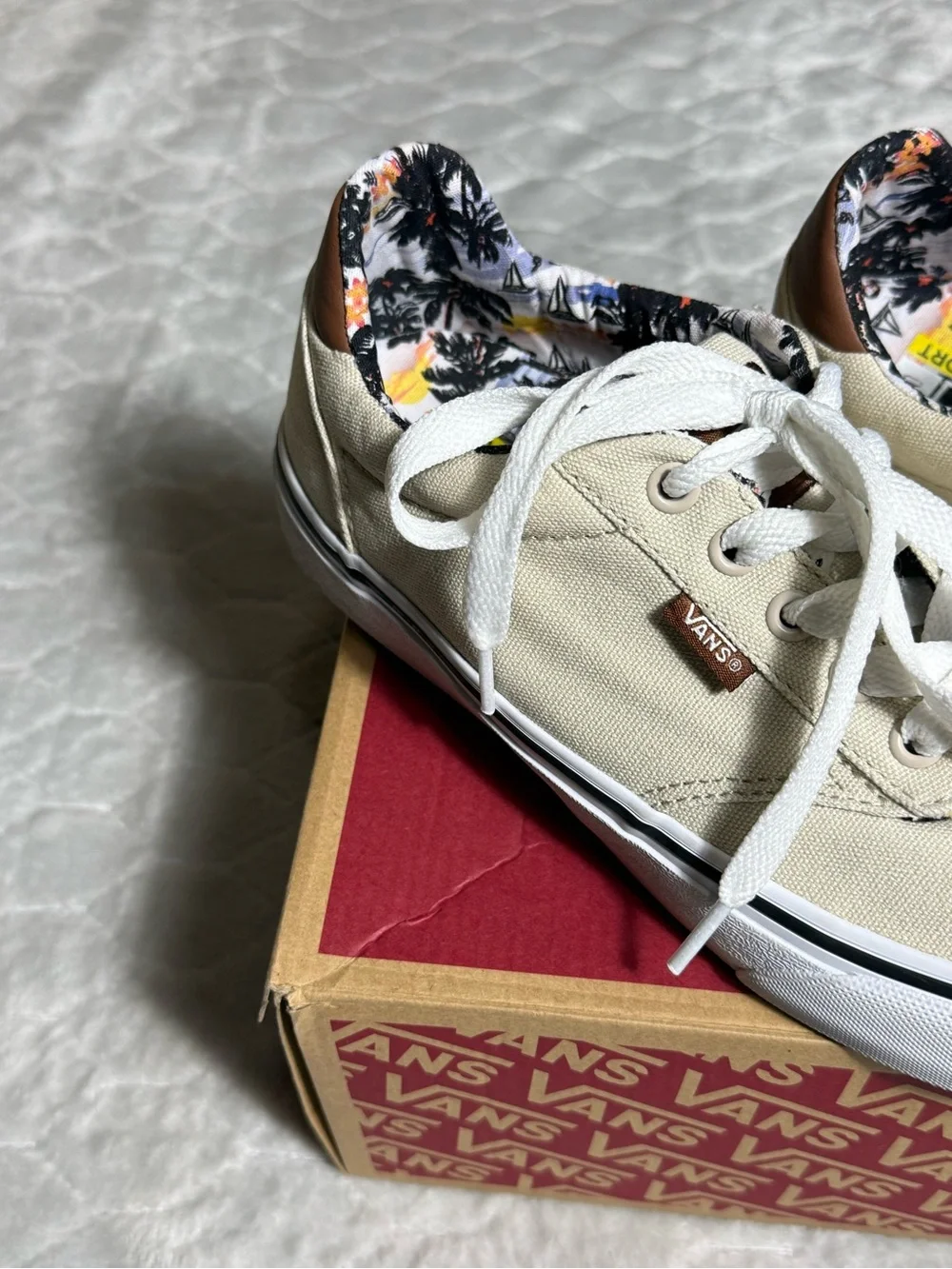 Vans Atwood Deluxe Aloha Canvas Sneakers Oatmeal White Men’s‎ 8 w/ Box